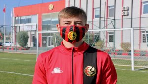 Eskişehirspor'un genç sağ beki Bilal Ceylan, Gökhan Gönül ve Dani Alves'i örnek alıyor: