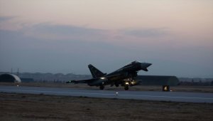 İngiltere'nin iki Eurofighter Typhoon uçağı müşterek eğitim için geldi
