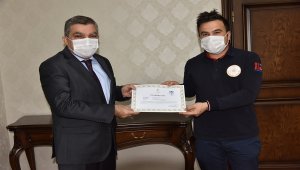 Karaman'da Kovid-19 ile mücadelede başarılı personel ödüllendirildi