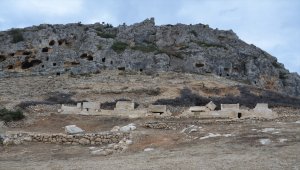 Karaman'daki kazılarda Roma dönemine ait sarnıç ve kale surları ortaya çıkarıldı