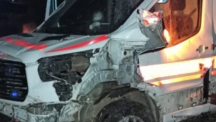 Kayseri'de hasta almaya giden ambulans şarampole devrildi 3 kişi yaralandı