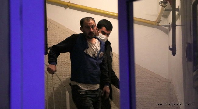 Kayseri'de işten dönen ev sahibi evindeki hırsızı yakaladı 