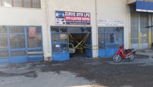 Kayseri'de tamirdeki otomobilin LPG deposundan sızan gaz patladı: 3 yaralı