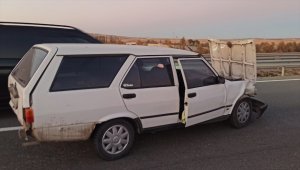 Kırıkkale'de otomobil bariyerlere çarptı: 1 ölü, 1 yaralı