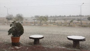 Kırıkkale'ye mevsimin ilk karı yağdı