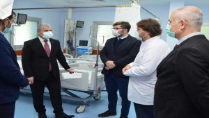 Kırşehir Valisi Akın, Kovid-19 yoğun bakım ünitesinde incelemelerde bulundu