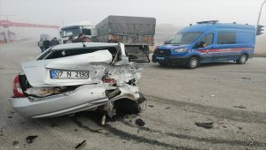 Konya'da meydana gelen zincirleme trafik kazasında 7 araçta hasar oluştu