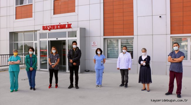 Kovid-19'dan hayatını kaybeden sağlık çalışanlarının çocukları için türkü seslendirdiler