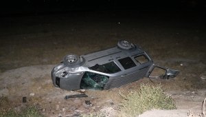 Niğde'de hafif ticari araçla otomobil çarpıştı: 2 yaralı