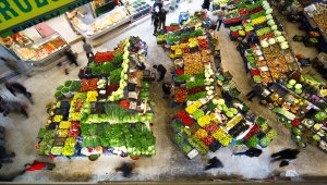 Rengarenk tezgahlarıyla asırlık Melike Hatun Çarşısı'na sonbahar uğramıyor