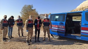 Sivas'ta demir profil hırsızlarına jandarmadan suçüstü