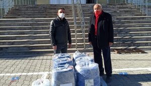 Sivas'ta hayırsever vatandaşlardan okula temizlik malzemesi desteği 