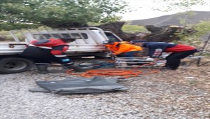 Sivas'ta kamyonet ağaca çarptı: 2 yaralı 