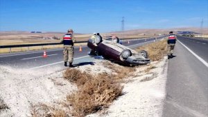 Sivas'ta otomobil devrildi: 4 yaralı 