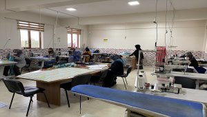 Sultanhanı'nda kadınlar meslek sahibi olmak için kursa katılıyor