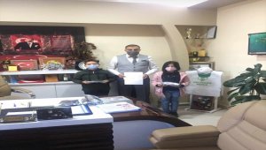 Tomarzalı minik öğrenciler haçlıklarını depremzedelere gönderdiler
