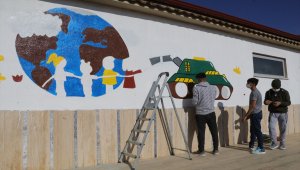 Yozgat'ta yaşayan savaş mağduru çocuklar "barışı" resmetti 