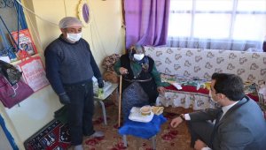 Altınyayla Kaymakamı Akköz, yaşlı ve kimsesiz aileleri ziyaret etti