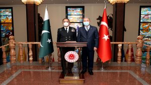 Bakan Akar, Pakistan Deniz Kuvvetleri Komutanı Niazi'yi kabul etti