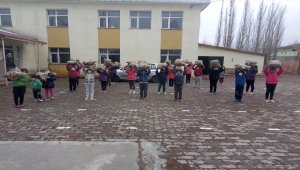 Emekli öğretmenlerden eğitime destek