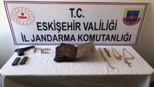Eskişehir'de 1000 yıllık olduğu düşünülen İncil ele geçirildi