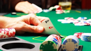 Eskişehir'de mühürlü iş yerinde kumar oynayan 35 kişiye para cezası