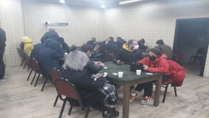 Eskişehir'de ruhsatsız iş yerinde kumar oynayan 38 kişiye para cezası