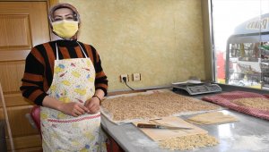 Evde siparişlere yetişemeyince börek ve mantı ile esnaflığa adım attı