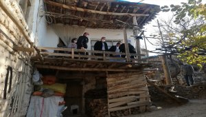 Halkapınar'da Kaymakam ve Belediye Başkanı'ndan sobadan sızan gazdan yaşamını yitiren ailelere ziyaret