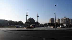İç Anadolu'da sokağa çıkma kısıtlaması nedeniyle cadde ve sokaklarda sessizlik hakim