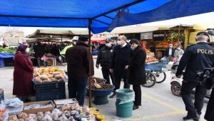 Karapınar'da kaymakam ve belediye başkanından pazar ziyareti