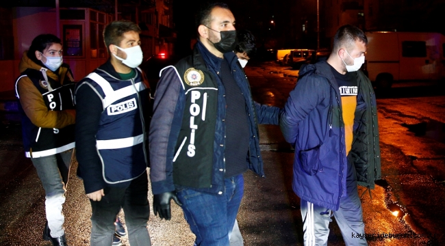 Kayseri'de bir evde uyuşturucu kullanan 8 kişi gözaltına alındı
