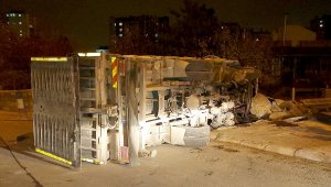 Kayseri'de freni boşalan kamyon bahçe duvarına çarparak durabildi