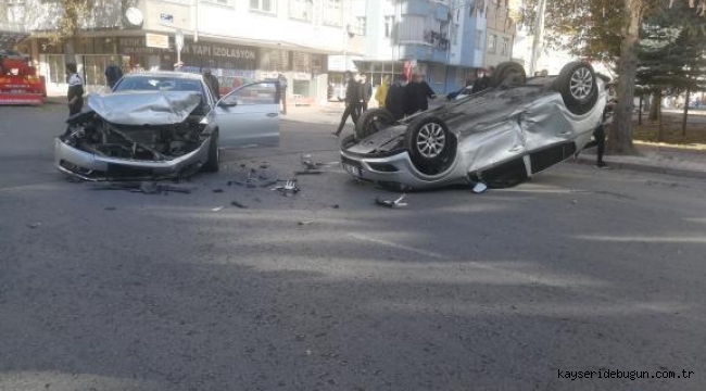 Kayseri'de ki kazada otomobil ters döndü