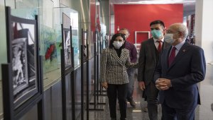 Kılıçdaroğlu, "yaygın gelişimsel bozukluk" tanısı bulunan Bedirhan Nazif Arı'nın fotoğraf sergisini gezdi