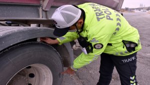 "Kilit kavşak" Kırıkkale'de kış lastiği denetimi yapıldı