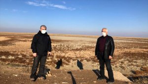 Kırşehir Valisi Akın, kuruyan Seyfe Gölü'nde incelemelerde bulundu