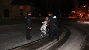 Konya, Afyonkarahisar, Karaman ve Aksaray'da sokağa çıkma kısıtlamasının başlamasıyla sokaklar boşaldı