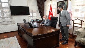 Konya Valisi Özkan, AA'nın "Yılın Fotoğrafları" oylamasına katıldı