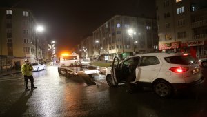 Sivas'ta kısıtlamayı ihlal eden alkollü sürücü ceza yazılınca ağladı 