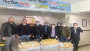 Unkapanı esnafından Yozgatlı öğrencilere bot ve mont desteği