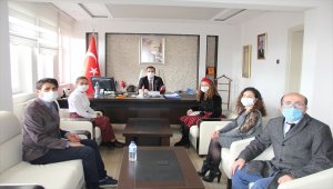 Yalıhüyük Kaymakamı Şahin'den, sağlık ve eğitim çalışanlarına "başarı belgesi"