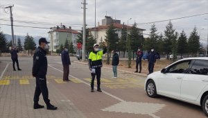 Yalıhüyük'te yaya geçidi uygulaması