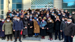 AK Parti Kırşehir İl Başkanı Seher Ünsal mazbatasını aldı