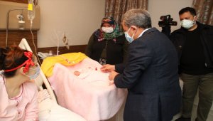 Akşehir Belediye Başkanı Akkaya, ilçedeki "yılın ilk bebeği"nin ailesini ziyaret etti