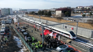 Ankara-Sivas YHT hattının performans testlerini yapan tren Sivas'a geldi