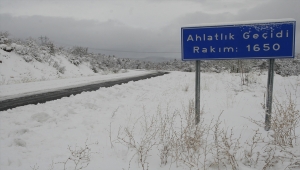 Beypazarı'nda karla mücadele çalışmaları devam ediyor 