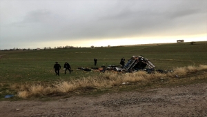 Beyşehir'de sebze yüklü kamyonetin devrilmesi sonucu, sürücüsü ağır yaralandı