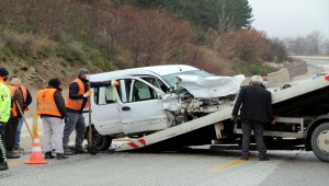 Çankırı'da hafif ticari araç ile otomobil çarpıştı: 2 ölü, 4 yaralı