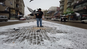 Çubuk güne kar yağışı ile uyandı 